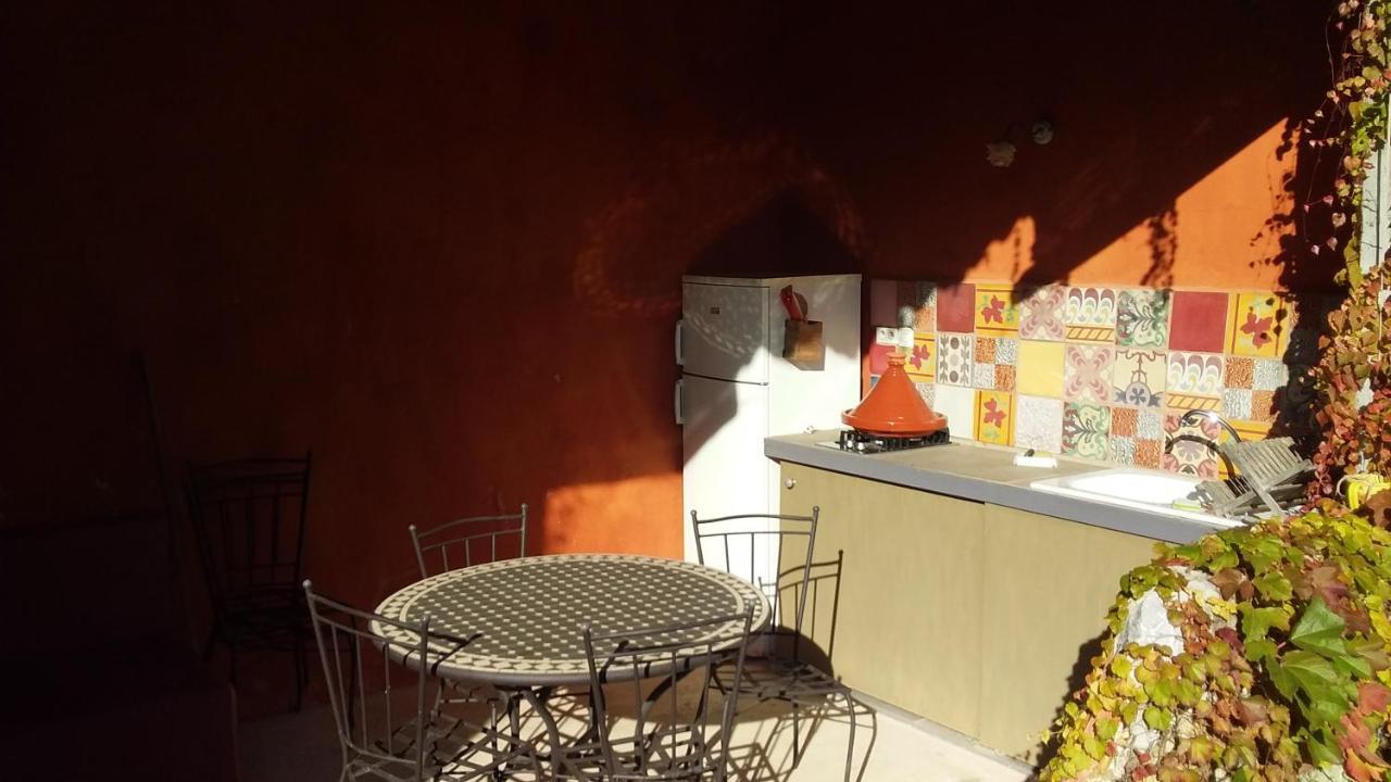 Les Remparts Bed & Breakfast Capestang Eksteriør bilde